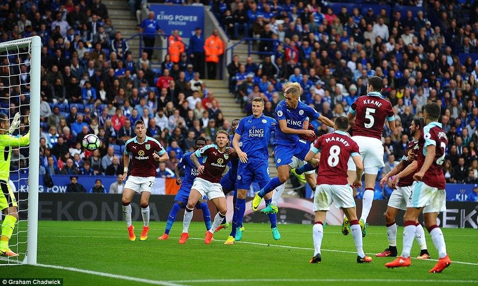 Leicester City pokonuje Burnley 3:0